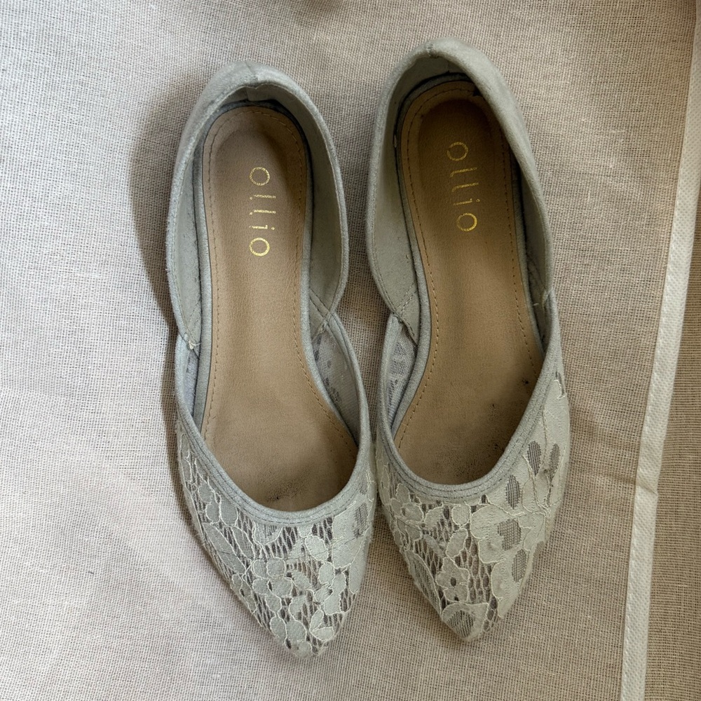 Ollio Gray Flats with Embroidered Design